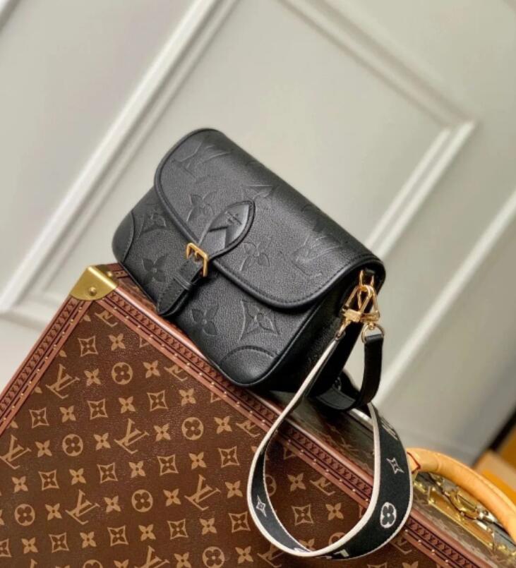 What color do many people choose for the lv diane bag replica shoulder strap?Presbyopia or full leather?